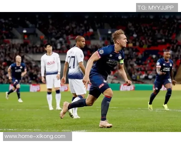 埃因霍温宣布卢克德容告别仪式球员荣登星光大道荣耀时刻 埃因霍温宣布卢克德容告别仪式球员荣登星光大道荣耀时刻