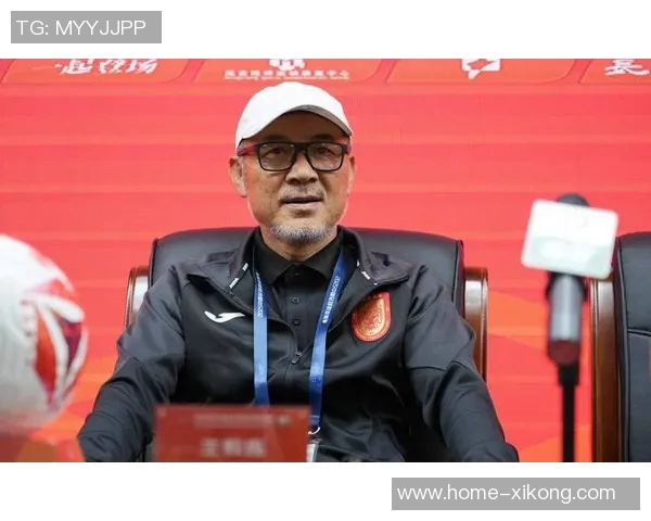 铜梁龙外援精彩头球破门助力球队打破僵局张外龙场边赞赏不断 铜梁龙外援精彩头球破门助力球队打破僵局张外龙场边赞赏不断