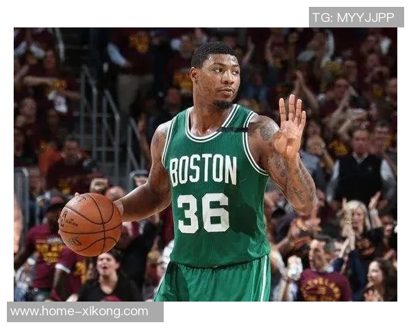 斯玛特称赞文班如同小孩般站在他身边期待他未来更大成就